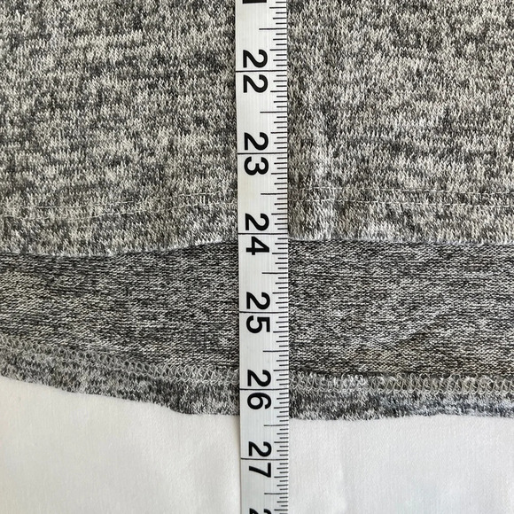 Maurice’s Marbled Black & White Gray V-Neck Rounded Hem Super Soft Sweater - Picture 4 of 8